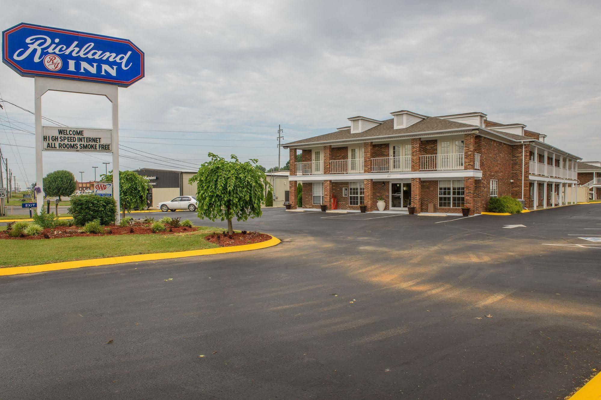 Richland Inn Lawrenceburg Exterior photo
