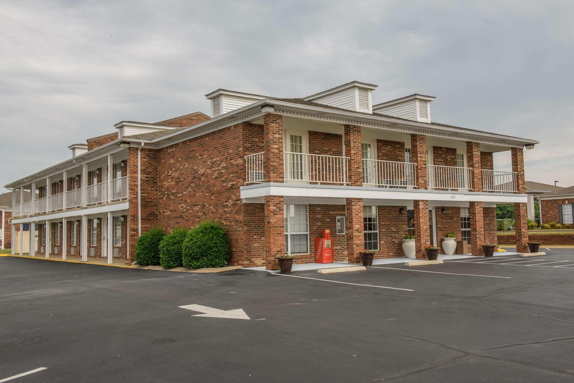 Richland Inn Lawrenceburg Exterior photo
